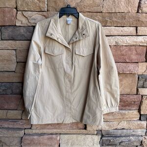 Chico’s beige snap button up shirt Women 12/14 Like New